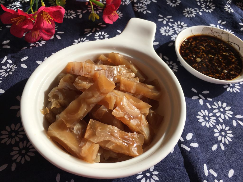 猪蹄好吃毛难去？肉铺老板告诉我4个去毛小妙招，轻松处理又干净