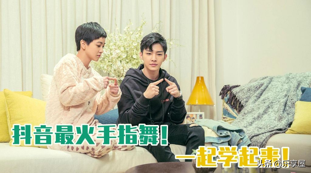 她把房间改造成时髦直播间，赶超李佳琦，一夜就是上百万关注量
