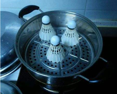 羽毛球是羽毛的好还是塑料的好（你不得不了解的羽毛球挑选小窍门）