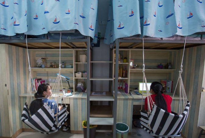 大一新生选床位暗藏“潜规则”，选上铺还是下铺，学姐告诉你答案