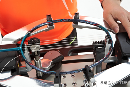 拉一个羽毛球拍的线有多长（羽毛球拍穿线图文详细分解版（亚洲穿线师协会培训教材））