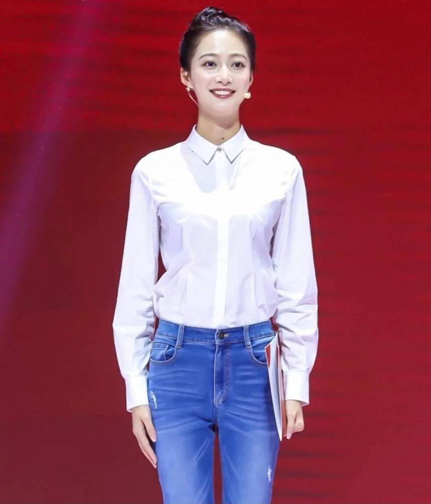 中国传媒大学校花冯琳，因“领诵”走红，读大四的她去哪实习了？