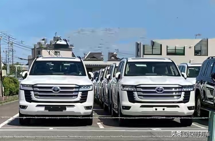 2022款陆地巡洋舰：豪华越野旗舰，征服每一段旅程