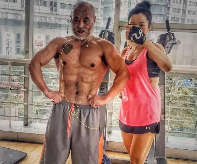 62歲老年版彭於晏，有肌肉有紋身，這才是男人該有的樣子！