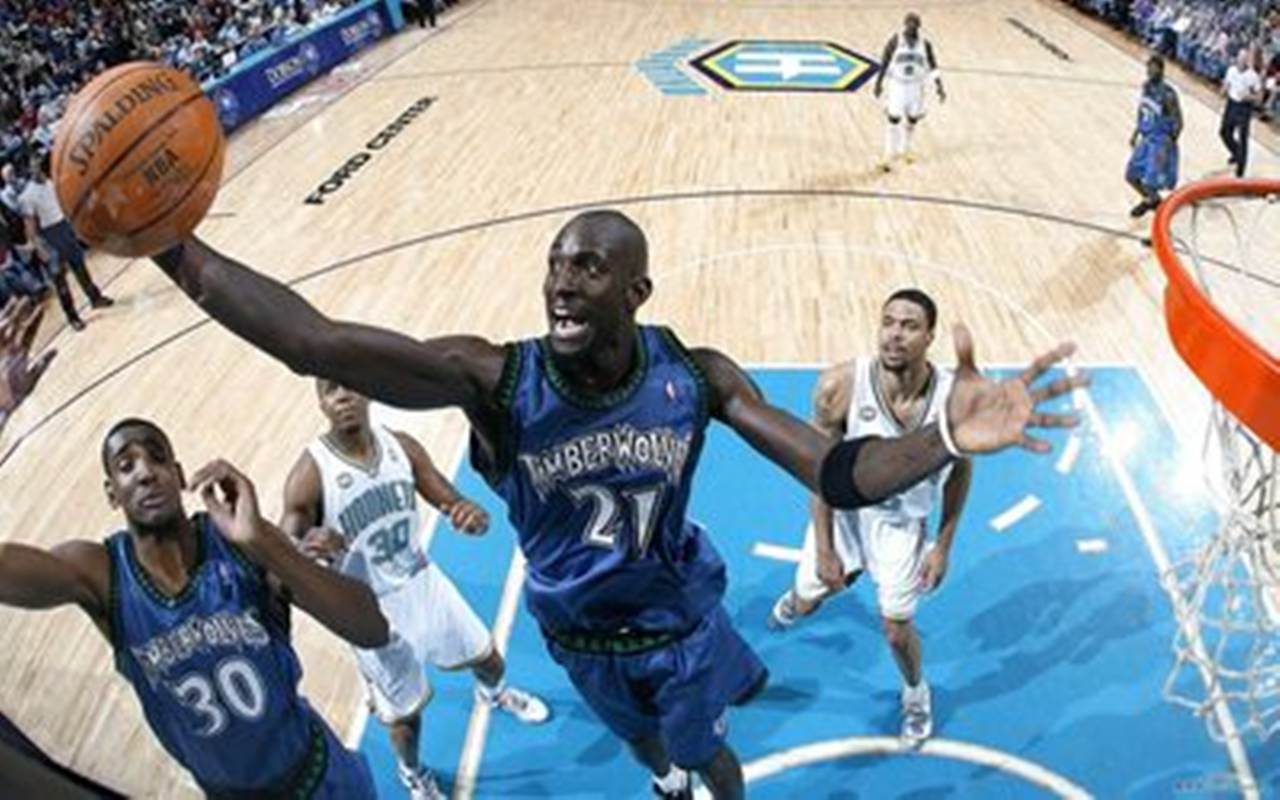 nba巨星转会为什么没有抱团(2003年是NBA的“抱团年”，3队组豪华阵容，最终都没有夺冠)