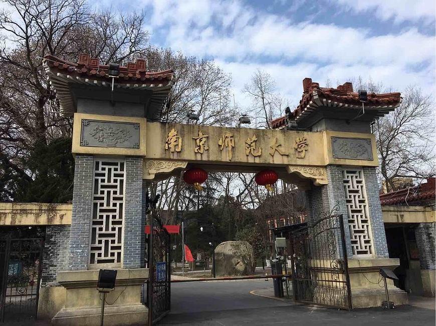 想当老师，选择好专业的学校还是名校不好的专业，哪个容易就业？