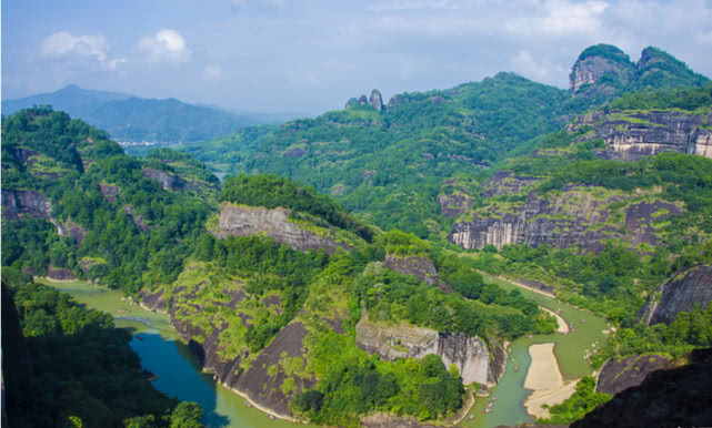 武夷山风景区之天游峰，青山绿水秀美险峻