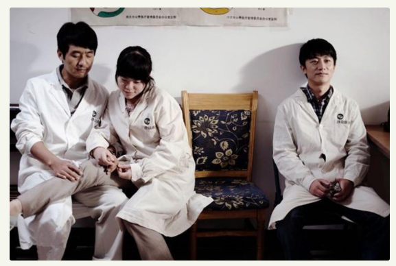 遭张艺谋忽悠，被传傍蒋雯丽上位，“狠人”黄轩的粉红成名史