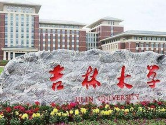 高考647分的高材生，蜗居网吧4年不曾回家，不换衣服也不洗衣服