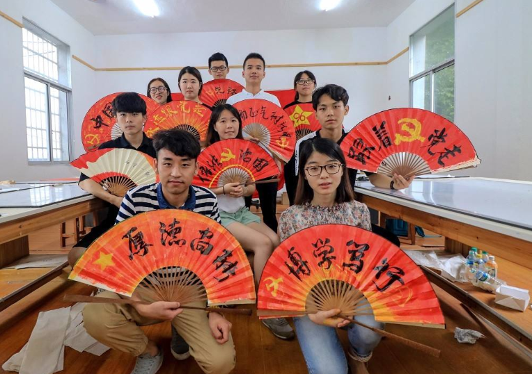 大学生入党申请书2000字范文（上大学就交）