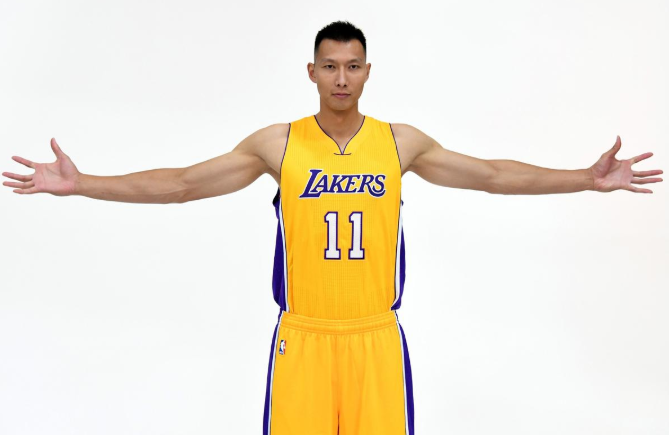 易建联为什么会重返nba(为何当年易建联被第六顺位选中？这组照片告诉你，天赋就是这么强)