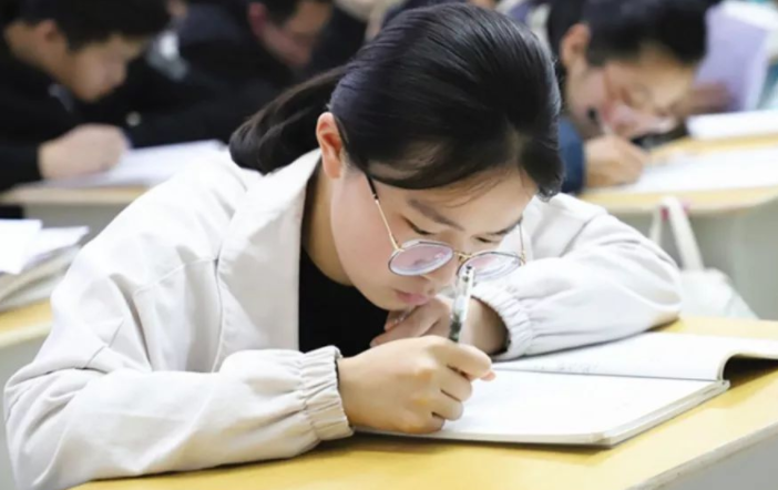 大学生要注意，很多证书考了也没用，有“含金量”的是这些证书