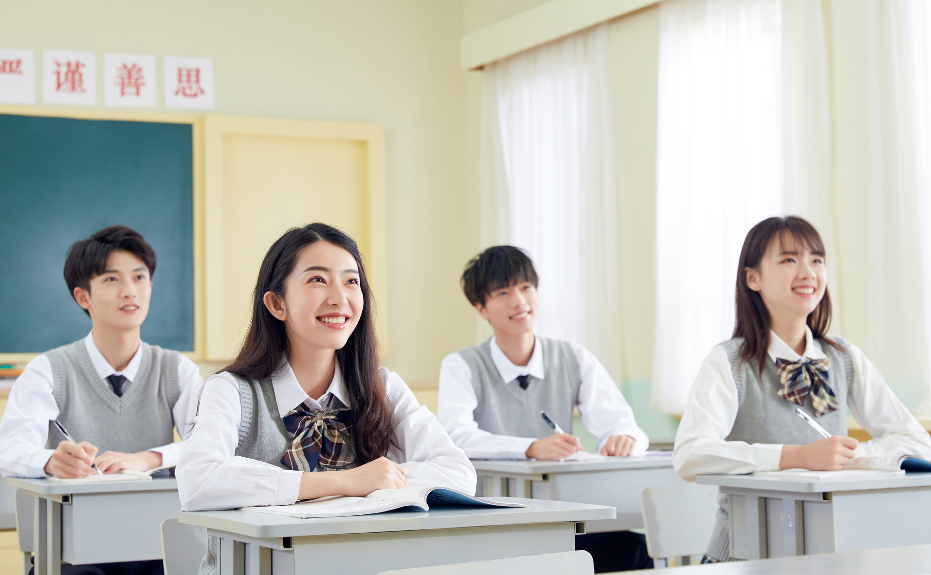 大学食堂的WIFI密码火了，炸得学渣立马现形：学渣不配用手机