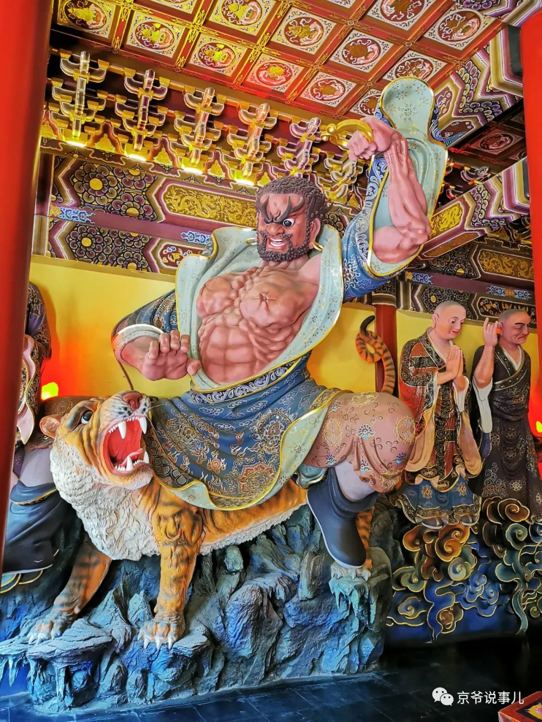 造型夸张,佛像诡异的千年古寺——白瀑寺