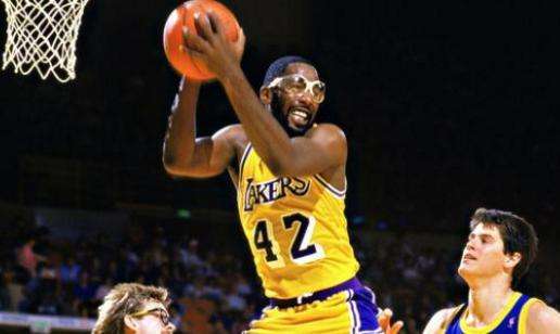 NBA历史小前锋（美媒排历史15大小前锋：乔丹偶像仅排第4，排名过半数存争议）