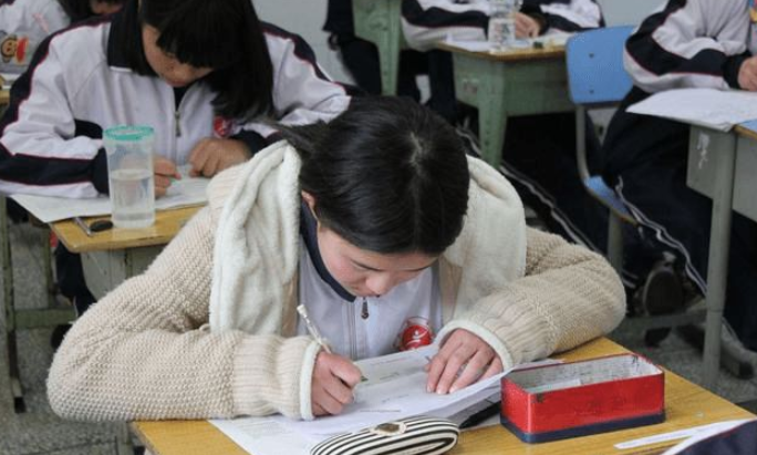 清华食堂内部照片曝光，引无数学生羡慕，果然优秀的人容易被善待