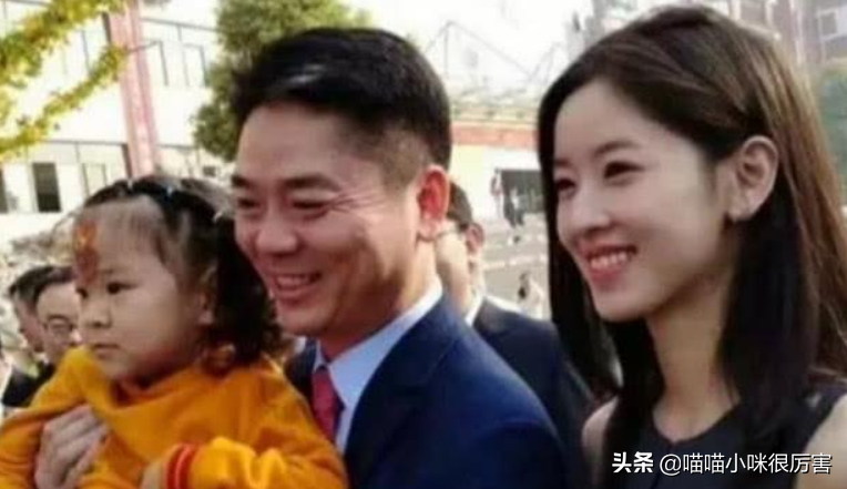 刘强东事件3年后，28岁奶茶妹妹章泽天的聪明让人刮目相看