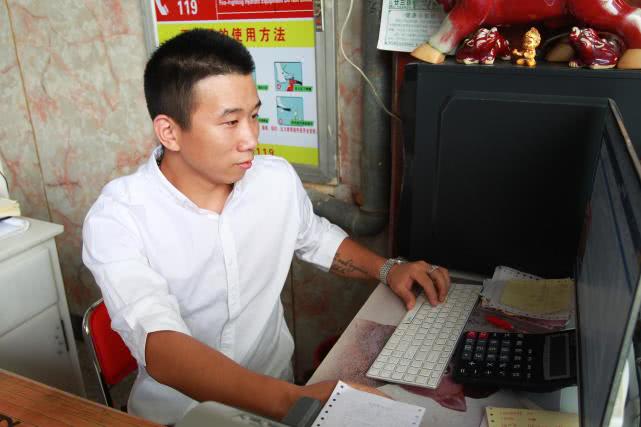 92年“批二代”贷款做生意，一天睡三四个小时，曾累到抱头痛哭
