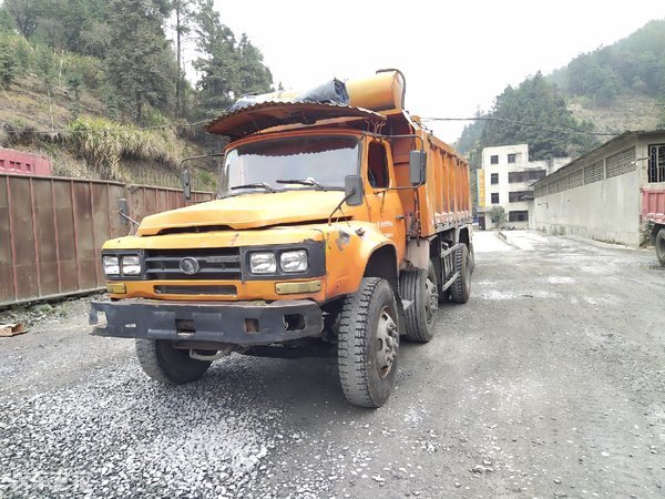 经典东风eq140尖头驾驶室,多种动力可选,详解十通锐狮自卸车