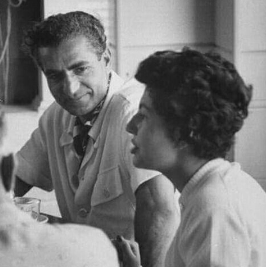 伊朗末代美艳王后！国王宠翻送天价珠宝，却因无法生育被流放