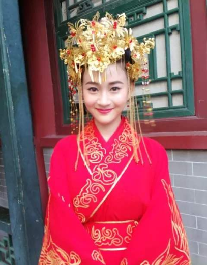 回首2019年“吴秀波出轨”事件，以为是情乱惹祸，真相却暗藏玄机