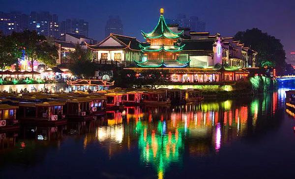 想在南京玩？你得知道这些热门景点！看这里，为你整理了必打卡的10个地方。