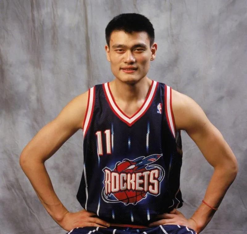 姚明当年为什么差点没进nba(谁能想到02年险些阻止姚明去NBA的人居然是刘玉栋？)