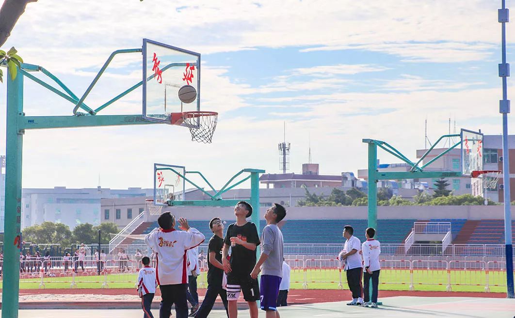 泉州这所中学，办过世界级比赛，还有独立露天游泳池？！厉害了！