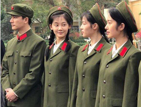 青春的气息直扑上科长的脑门，科长情不自禁地碰了女护士胸部一下图片