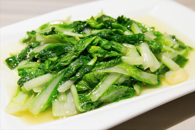 炒青菜，不变色不出汤是基础，广东大厨分享2个窍门，好看又好吃