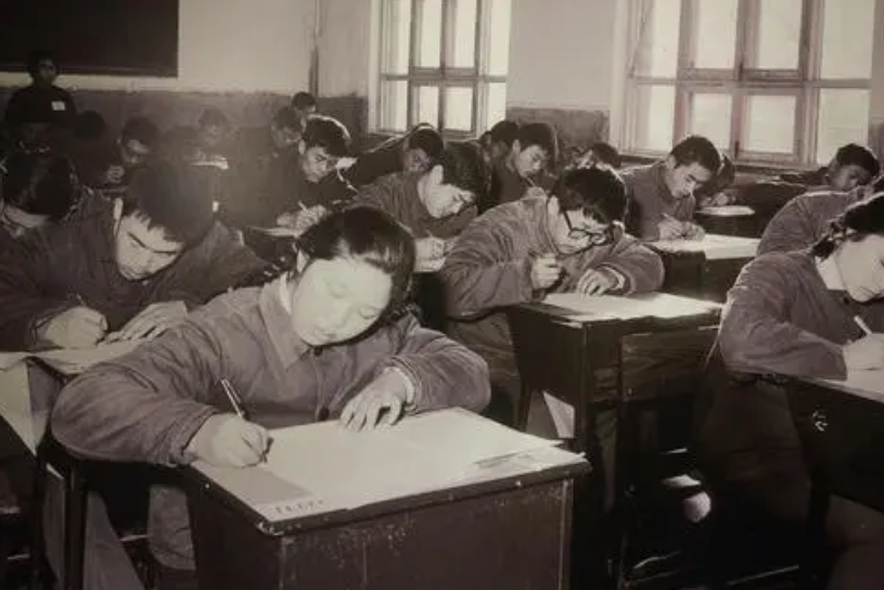 44年前的高考试卷曝光，差生说想穿越回去做“学霸”，老师却笑了