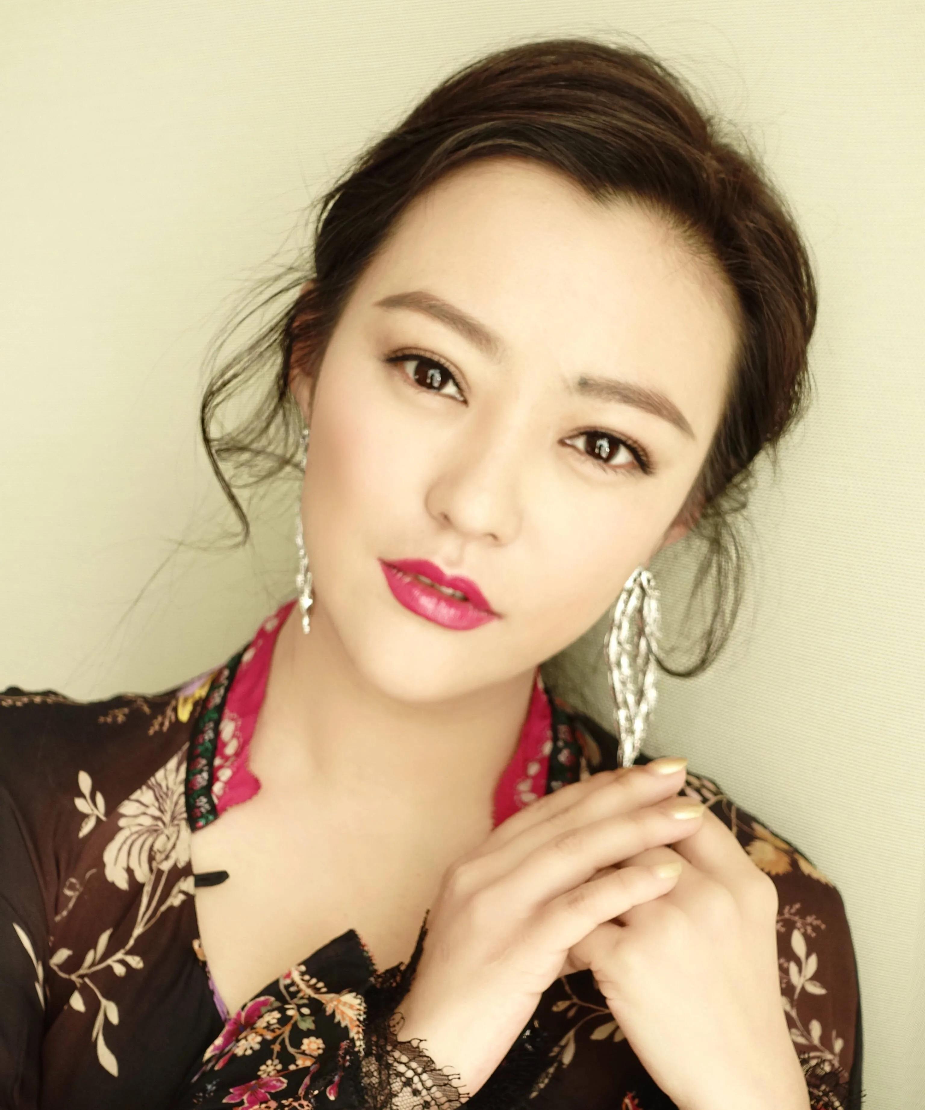 郝蕾是一个天赋型演员,靠演技征服了好多个男人.