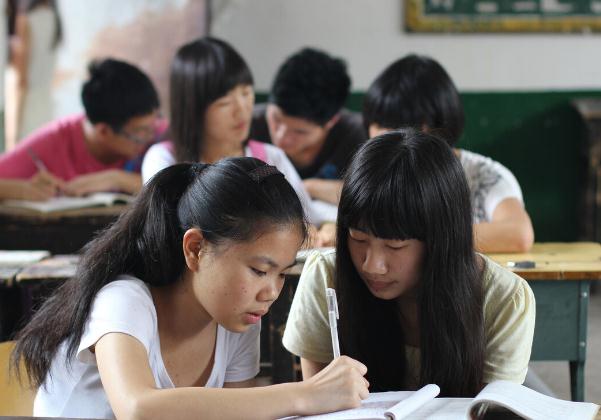 某初中院校发型标准公开，长度精准到“厘米”，学生有些接受不了