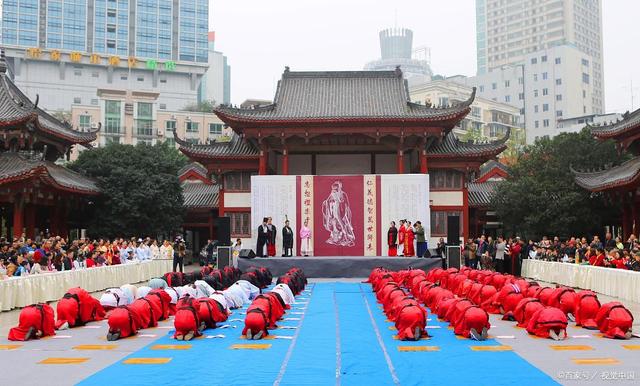 湖南开设医学专业的院校较多，可以分为5个档次，建议报考第二档