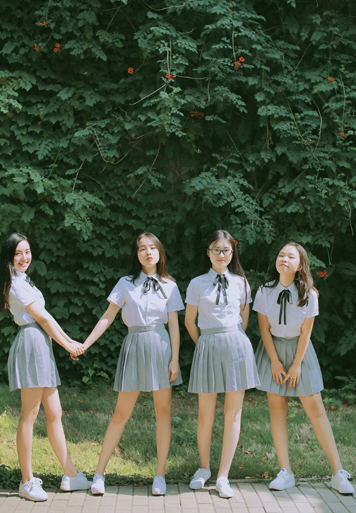 女大学生穿jk拍毕业照,青春靓丽画面美好,却被批有伤风化