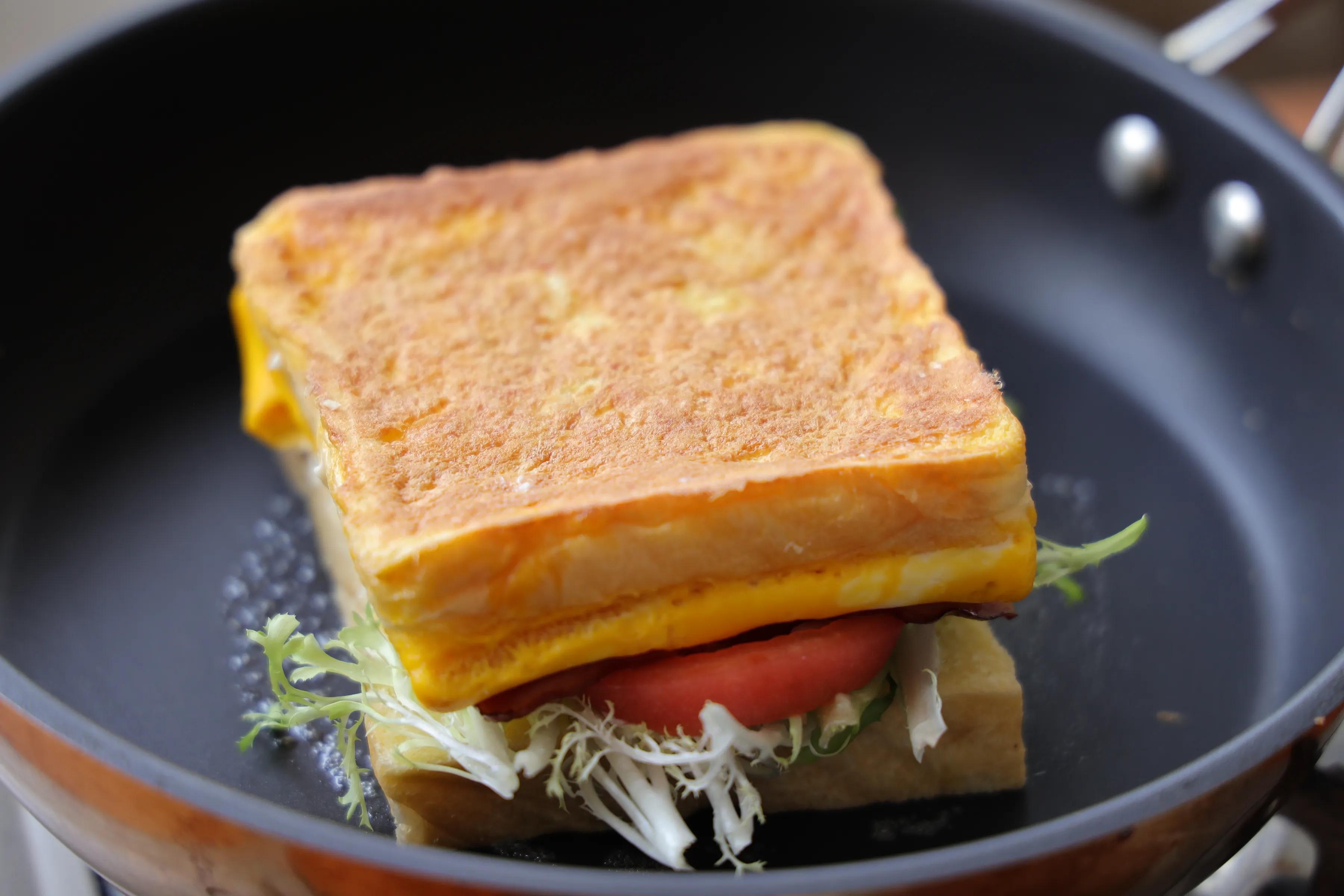 早餐不知道吃什么？那就来一片三明治吧！营养健康，关键很快手