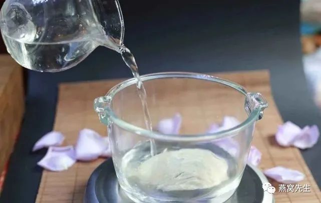 牛奶炖燕窝的正确方法（炖燕窝的方法和步骤）