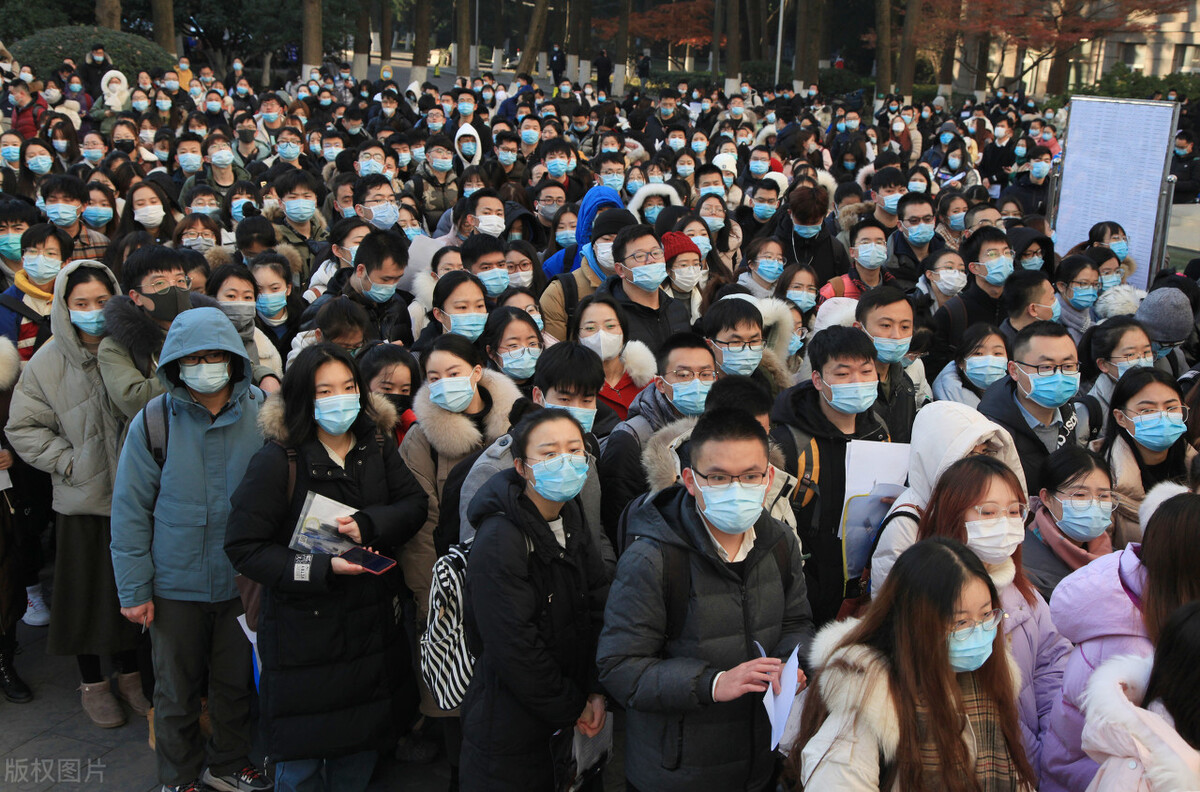 上海这所本二院校王牌专业分数线超过211，8成以上毕业生是公务员