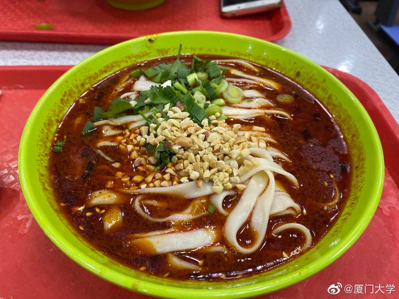 厦门大学食堂有多好？中式大厨做盘菜6元，米饭免费10年，值了