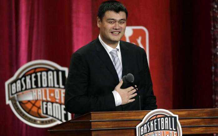 nba为什么只有姚明成功（NBA有那么多“巨人”，为何只有姚明成功了？自然生长+勤奋+情商）