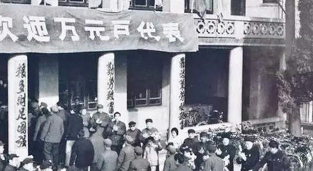 重庆残疾小伙，卖白糕成亿万富翁，宠爱妻子17年，却命丧老婆之手