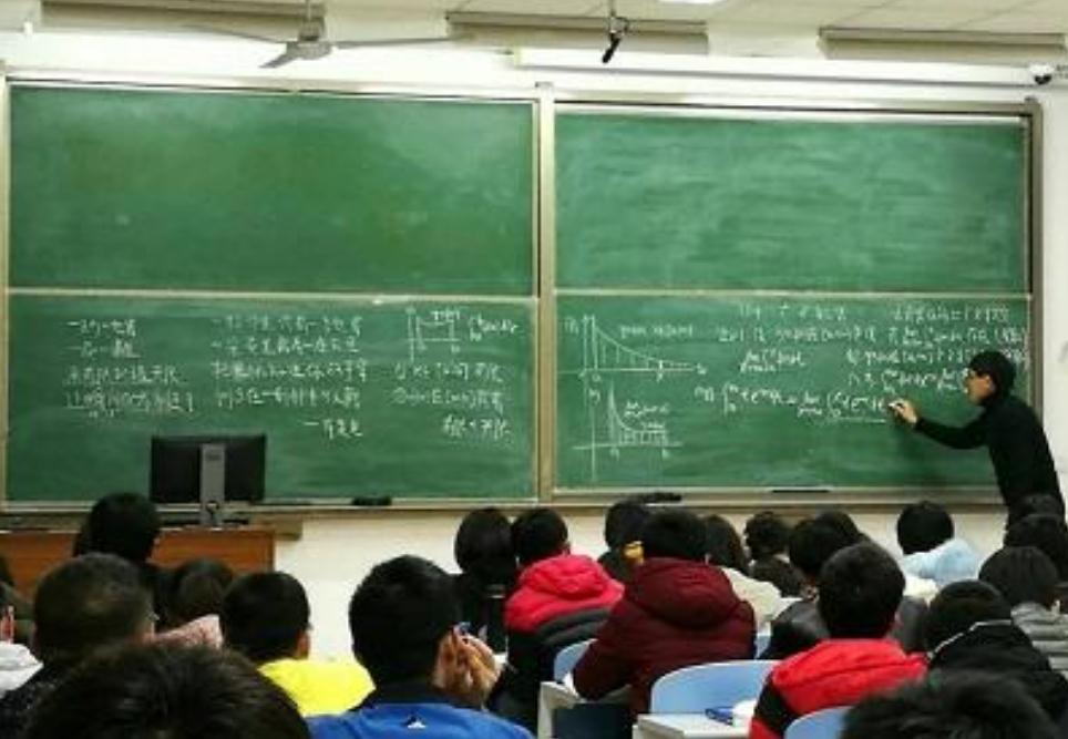 数学差的学生，高考报志愿尽量避开3类专业，不然毕业都成难题