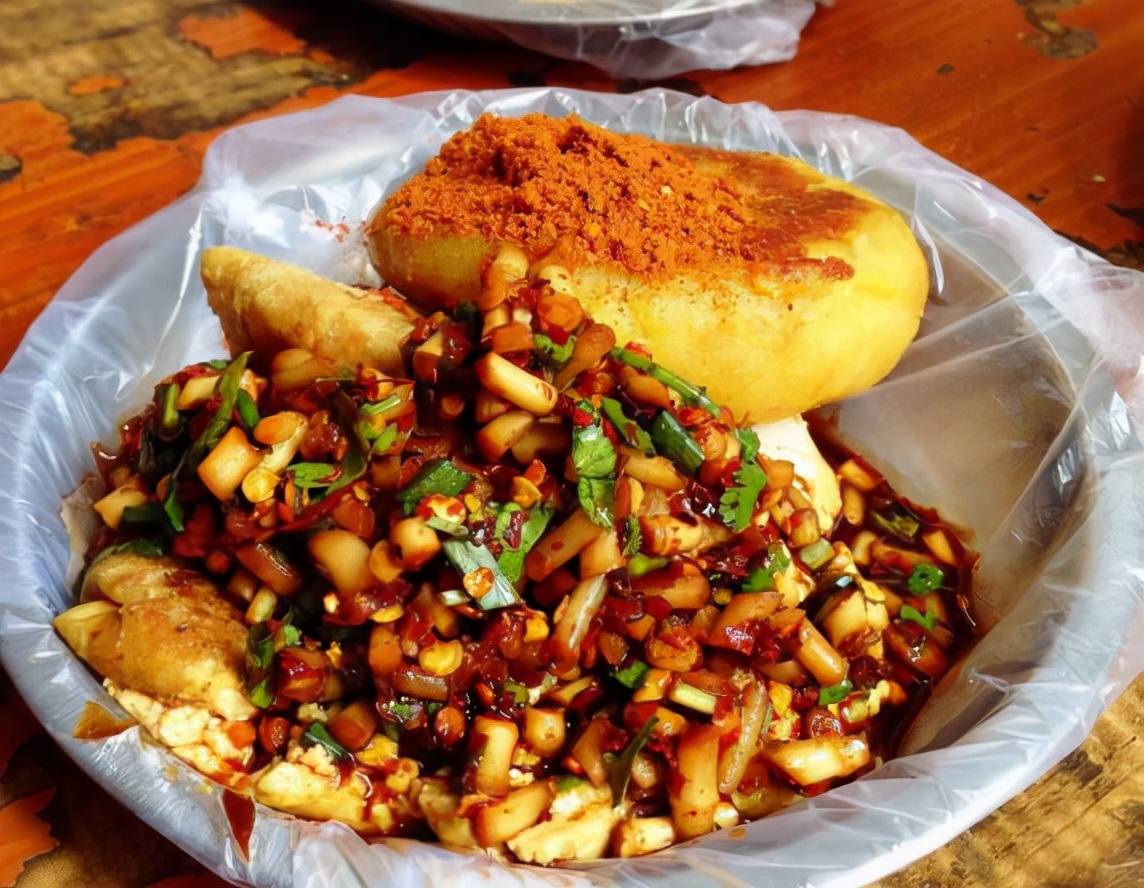 别只知道成都,贵阳,云贵川这三座小城才是最该被推荐的美食之都