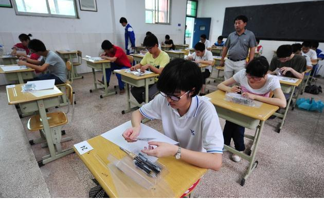 高考期间东三省紫色内裤脱销，寓意让人憋不住笑，外省人表示不懂