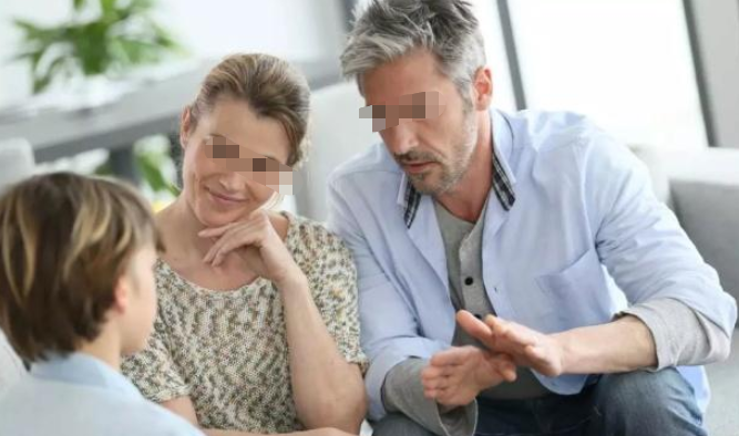 白岩松：再忙也不把孩子“扔”到学校去住宿，寄宿学校弊大于利