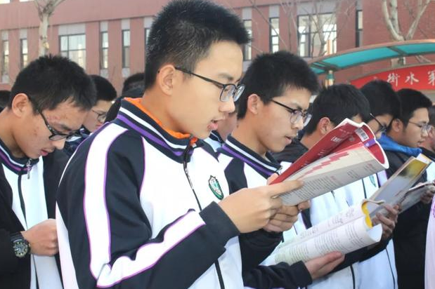 缔造超级中学，反手把儿子送到西藏走捷径，衡中校长叫人哭笑不得