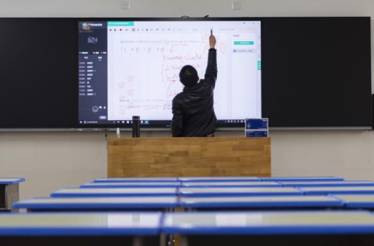 老师工资表走红，多名教师相继晒出工资单，差距不是一般的大