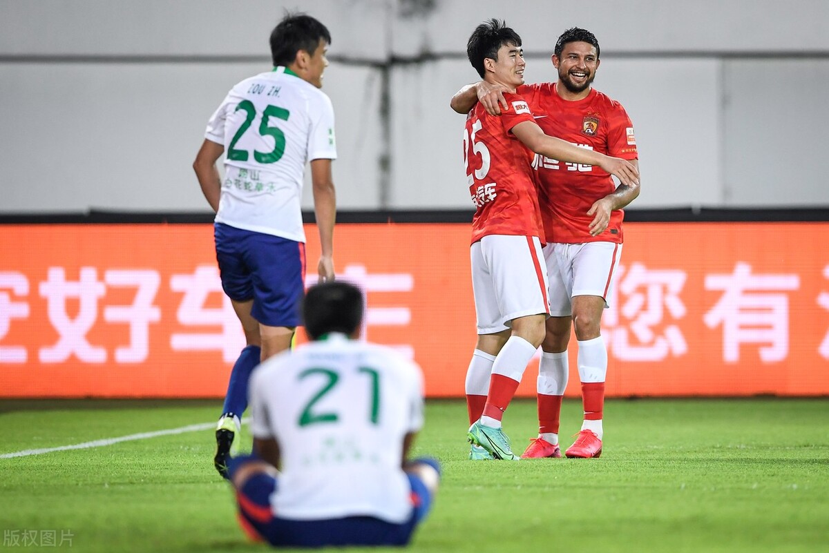 恒大足球队解散（恒大退出广州队就一定解散？三大消息证明不会步江苏队后尘）