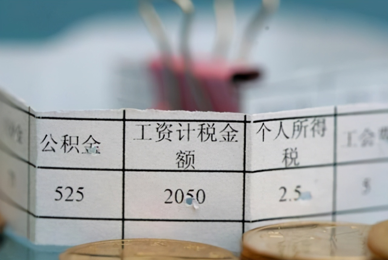 行业分类共有19个大类，谁的平均年收入最高？最高者已超16万