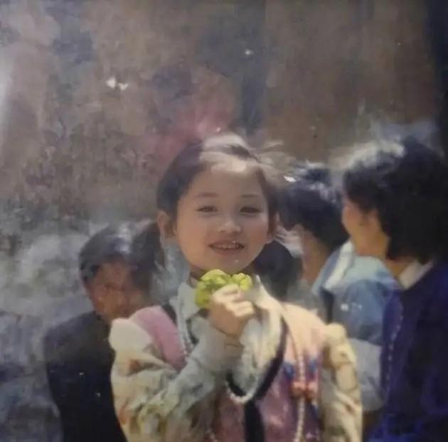“国民初恋”金莎：和3个男人传绯闻，大骂斯琴格日乐，38岁未婚